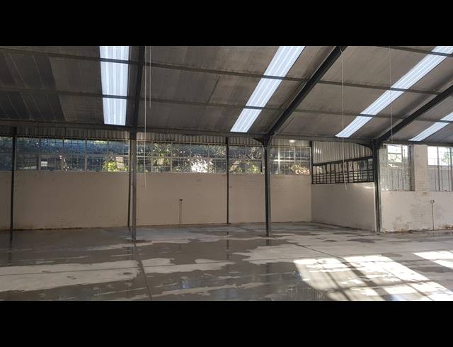 579M² FACTORY TO LET IN TRIANGLE FARM